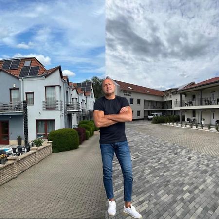 Brill Hotel Békéscsaba Esterno foto