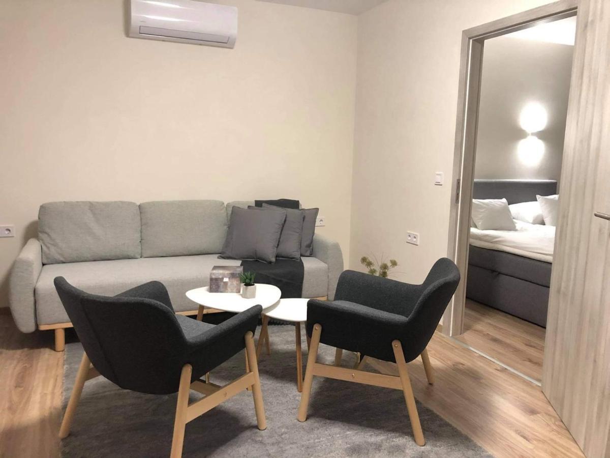 Brill Hotel Békéscsaba Esterno foto