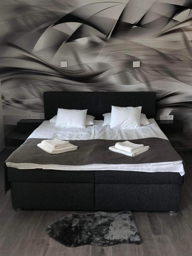Brill Hotel Békéscsaba Esterno foto