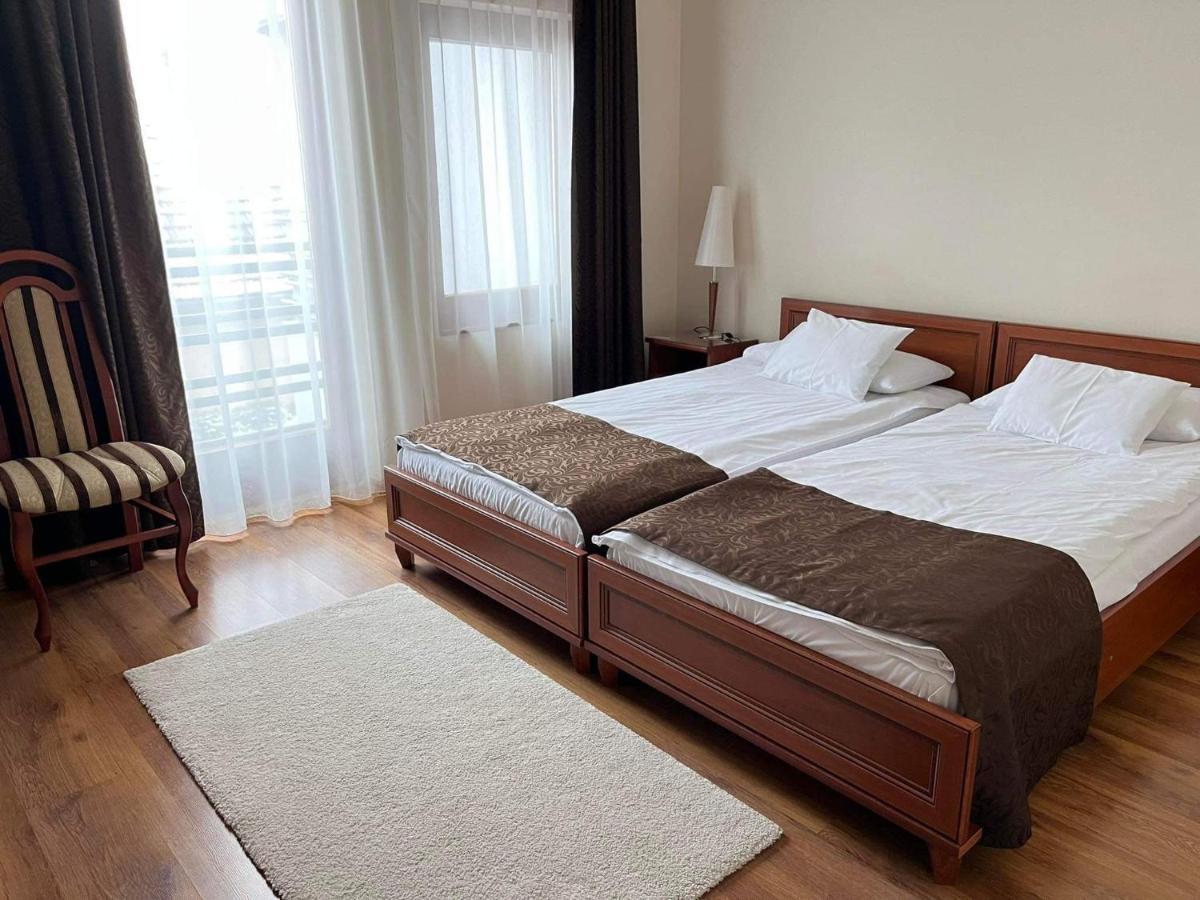 Brill Hotel Békéscsaba Esterno foto
