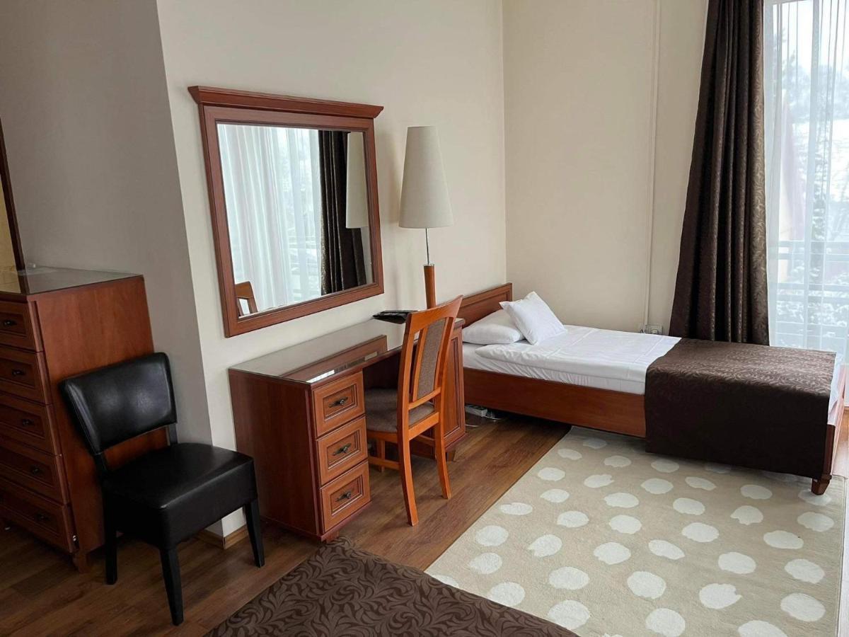 Brill Hotel Békéscsaba Esterno foto