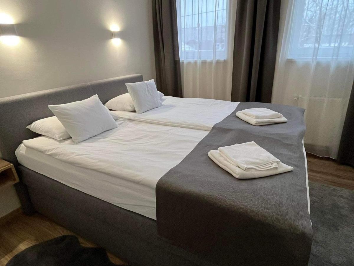 Brill Hotel Békéscsaba Esterno foto