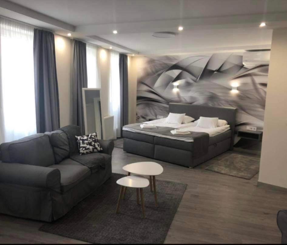 Brill Hotel Békéscsaba Esterno foto