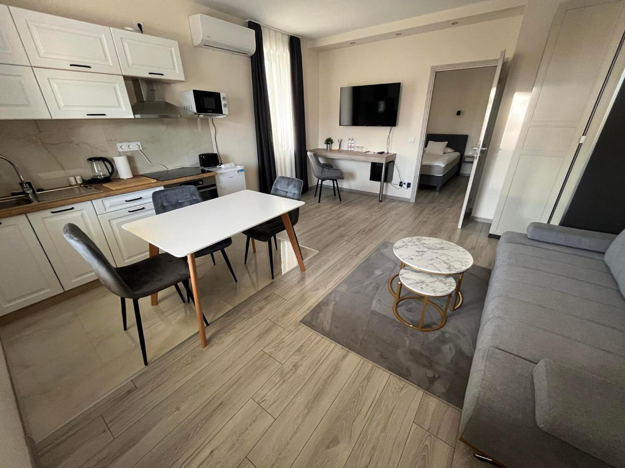 Brill Hotel Békéscsaba Esterno foto
