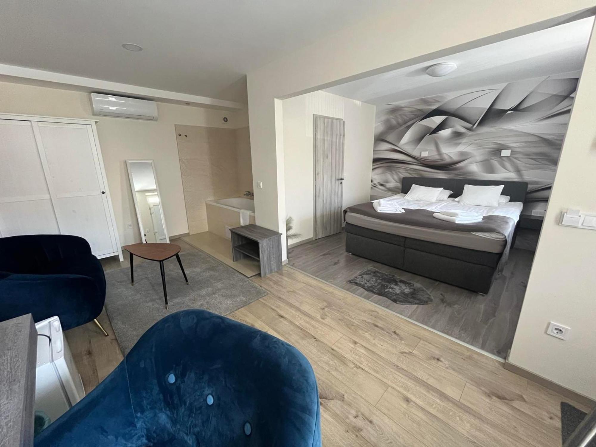 Brill Hotel Békéscsaba Esterno foto