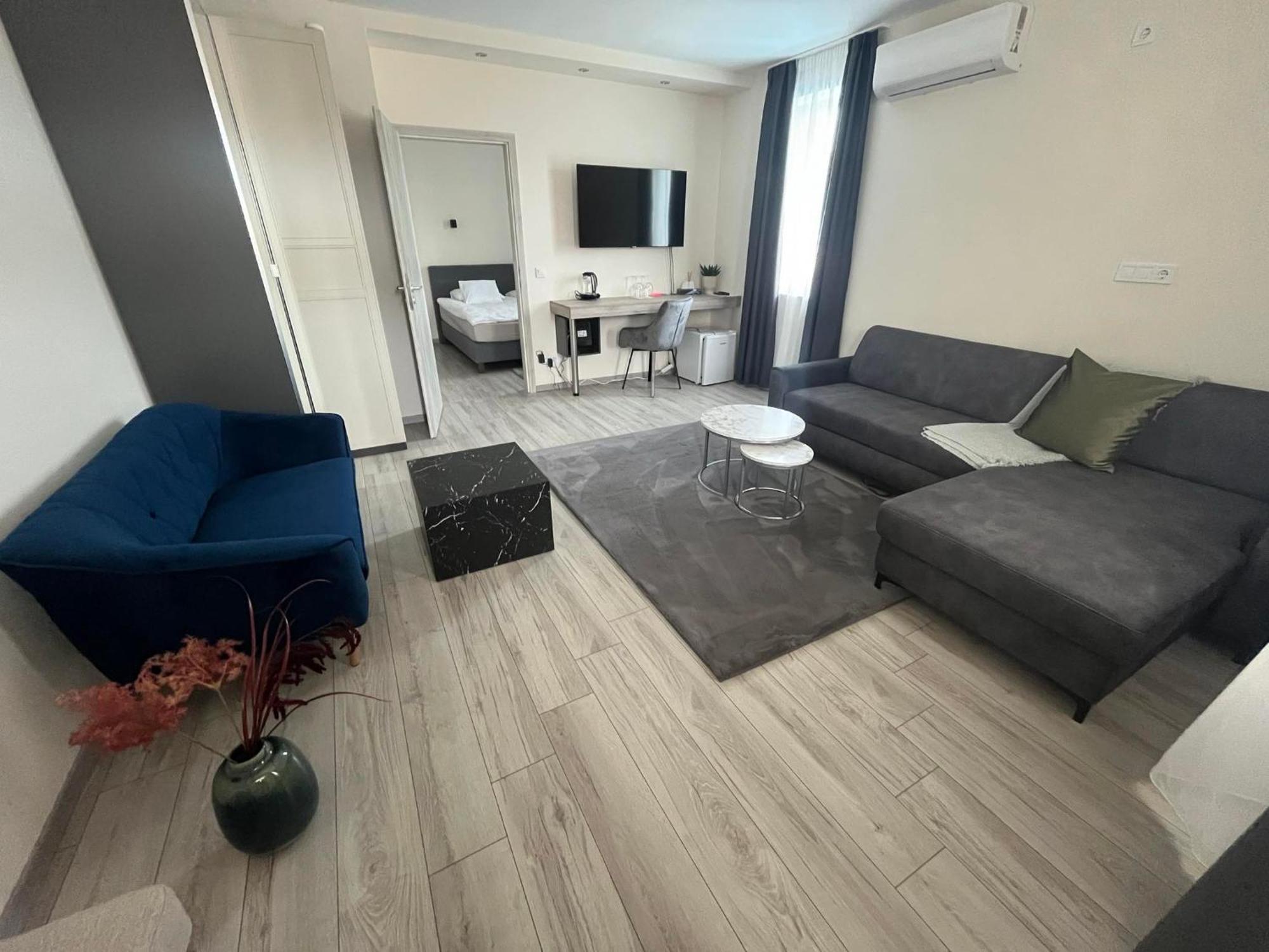 Brill Hotel Békéscsaba Esterno foto