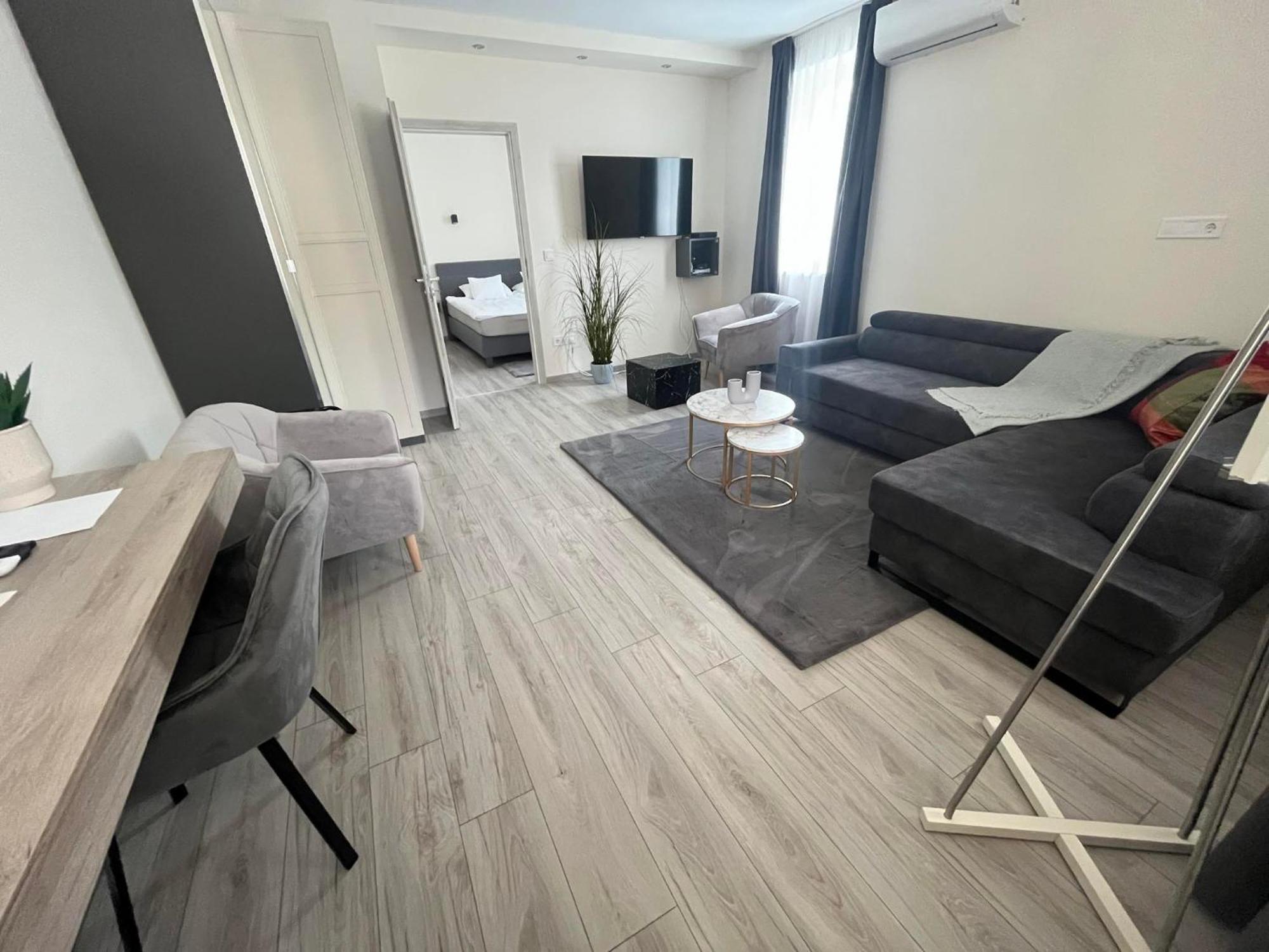 Brill Hotel Békéscsaba Esterno foto